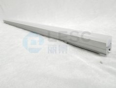 為什么線條燈硅膠燈罩?jǐn)D出時要噴油？